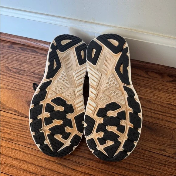 Hoka ARAHI 7, SIZE 7.5 WIDE - Picture 5 of 7